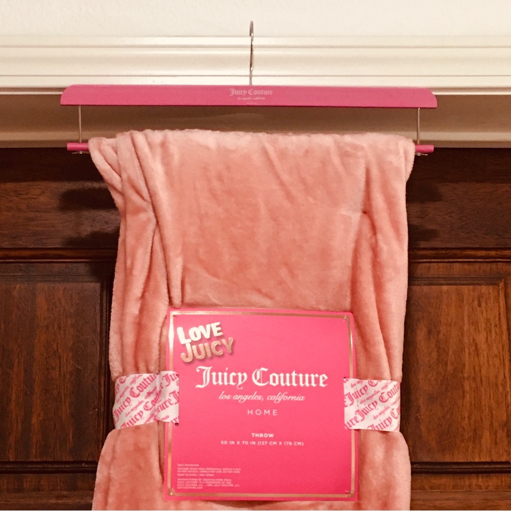 Juicy Couture Plush Throw Blanket - Pink